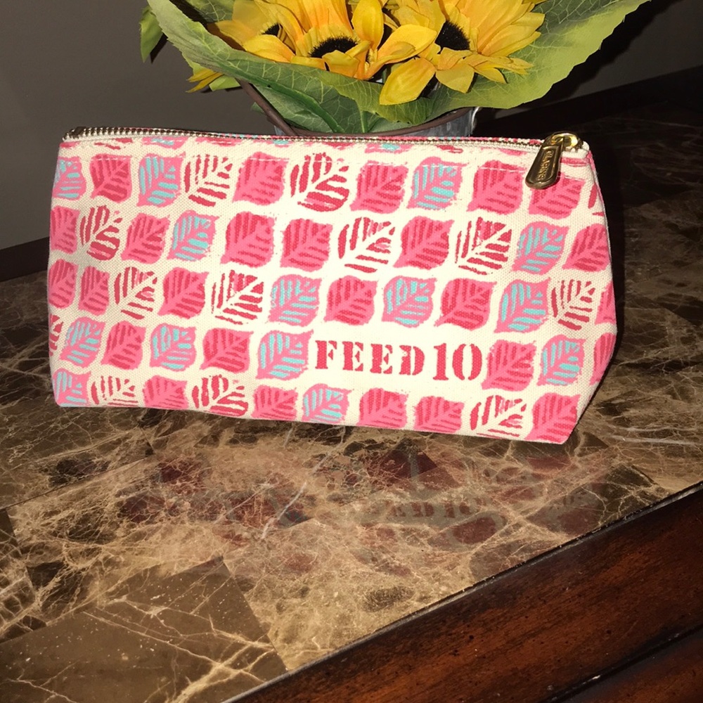 🆕 Clarins makeup bag. - Picture 3 of 6
